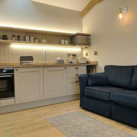 Skittles - Charming One Bedroom Apartment - Parking - Easy Access To Bath บ็อกซ์ ภายนอก รูปภาพ