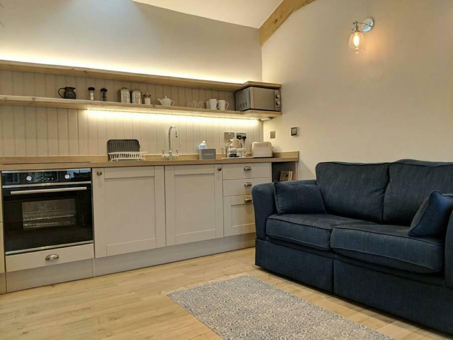 Skittles - Charming One Bedroom Apartment - Parking - Easy Access To Bath บ็อกซ์ ภายนอก รูปภาพ