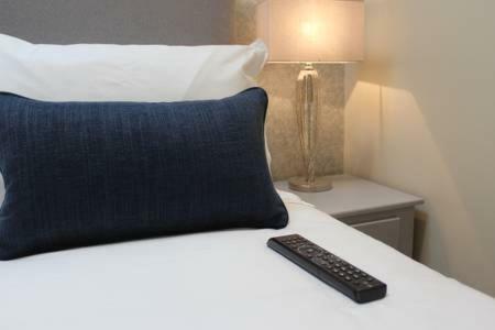 Skittles - Charming One Bedroom Apartment - Parking - Easy Access To Bath บ็อกซ์ ภายนอก รูปภาพ